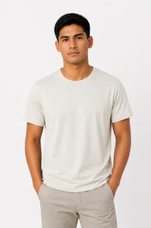 remera básica polera cuello redondo 100% algodón peruano color blanco hueso pujusó industria boliviana hecho en santa cruz bolivia calidad premium algodón pima usada por un modelo